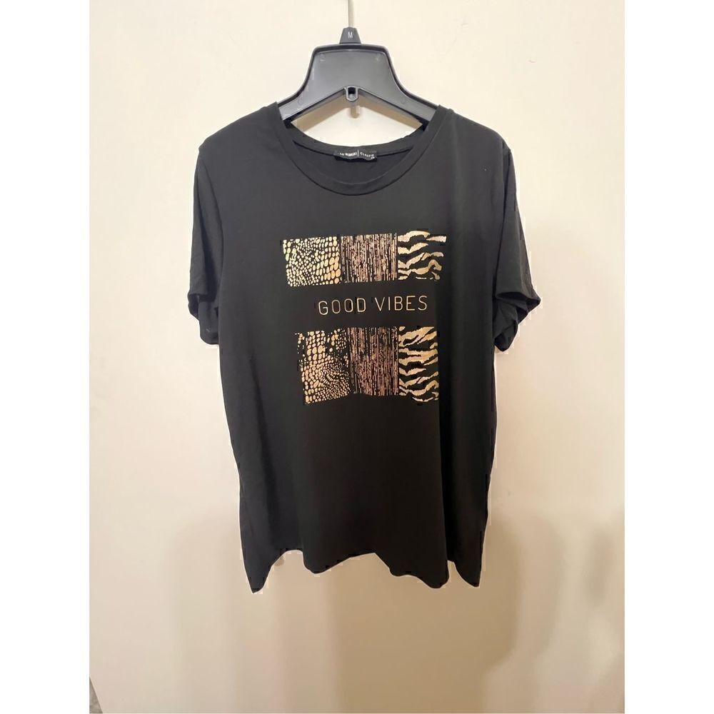 Women T shirt. Us size L